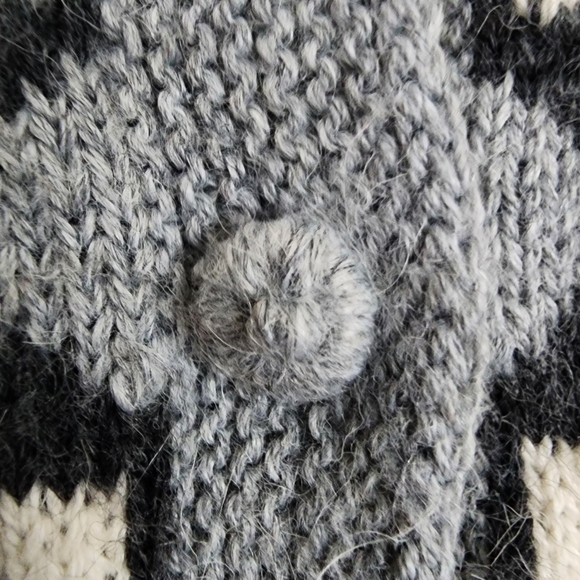 From the Andes 100% Wool Women's Cardigan Medium Gray Geometric Intarsia Knit - Picture 9 of 11